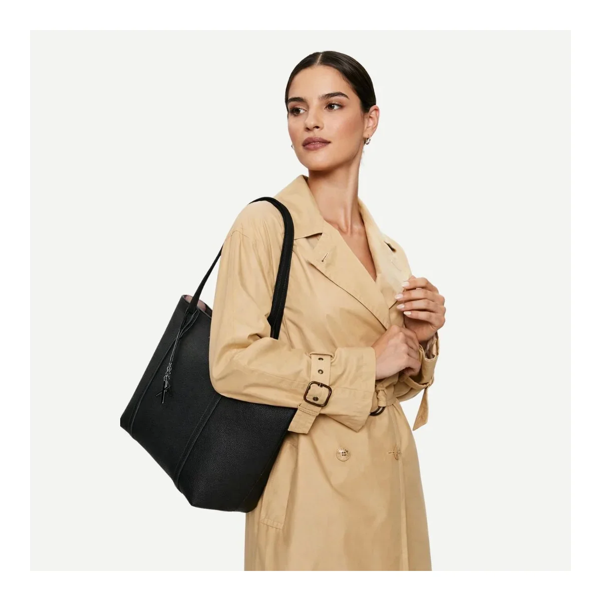 Armani Exchange Black Logo-Charm Tote Bag 942930 CC726 28621